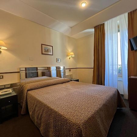 Hotel Garda Roma Esterno foto