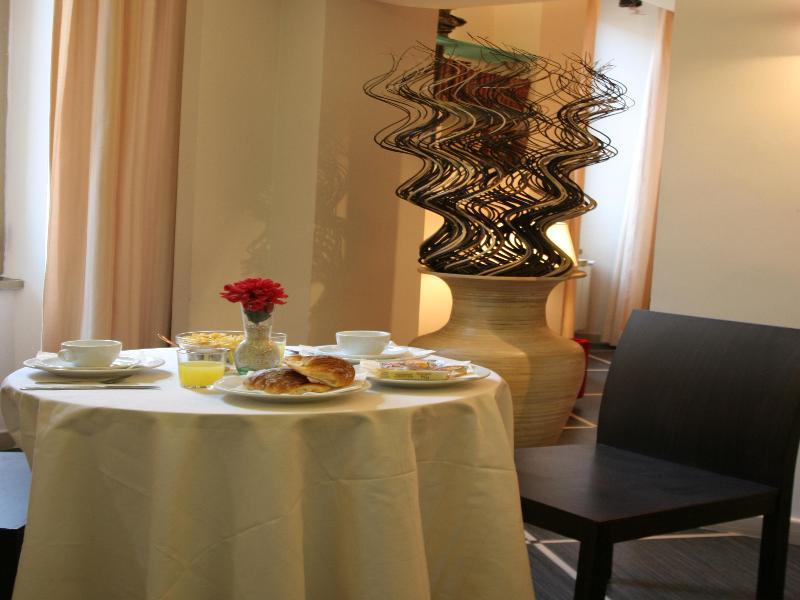 Hotel Garda Roma Esterno foto