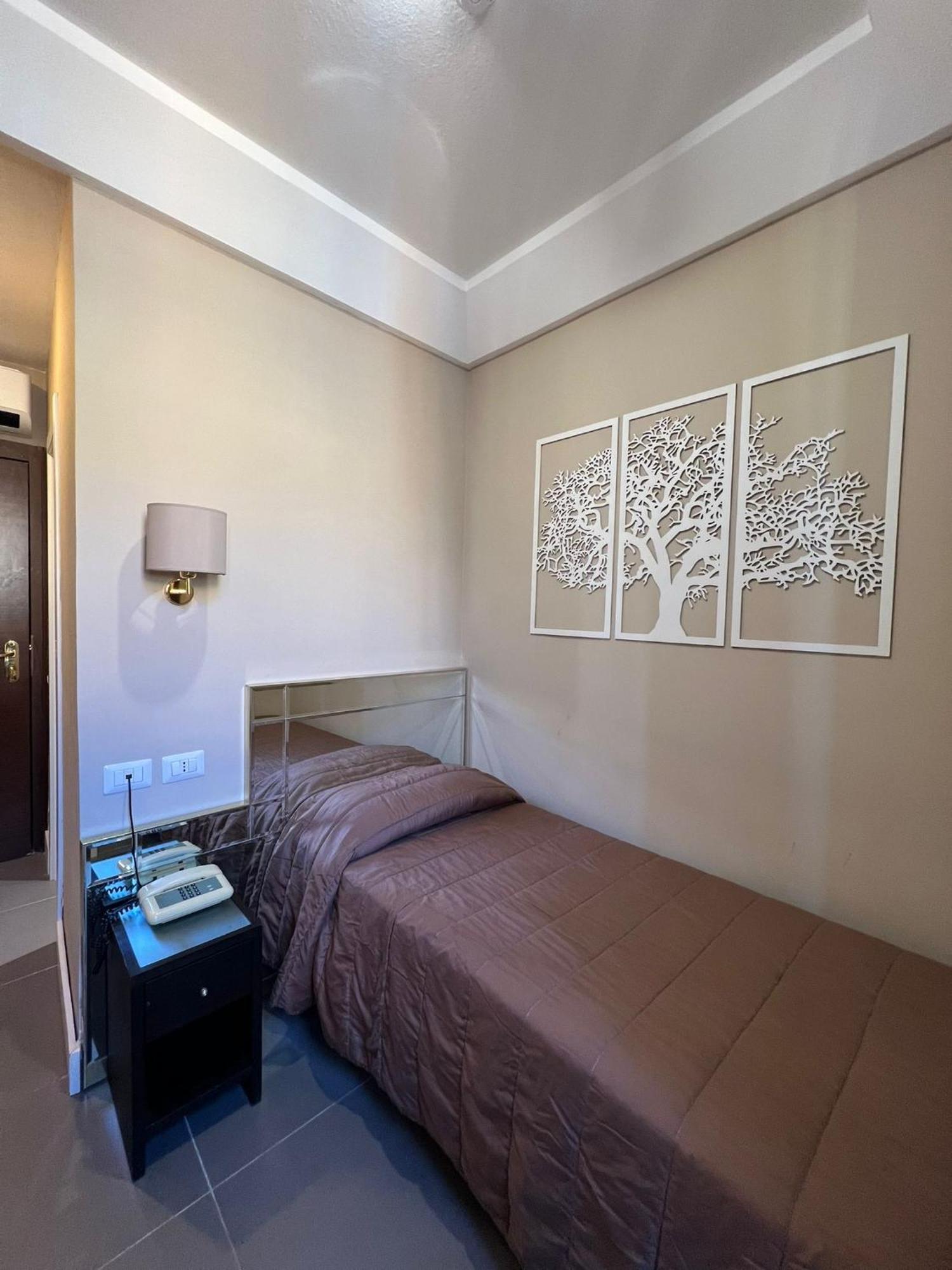 Hotel Garda Roma Esterno foto