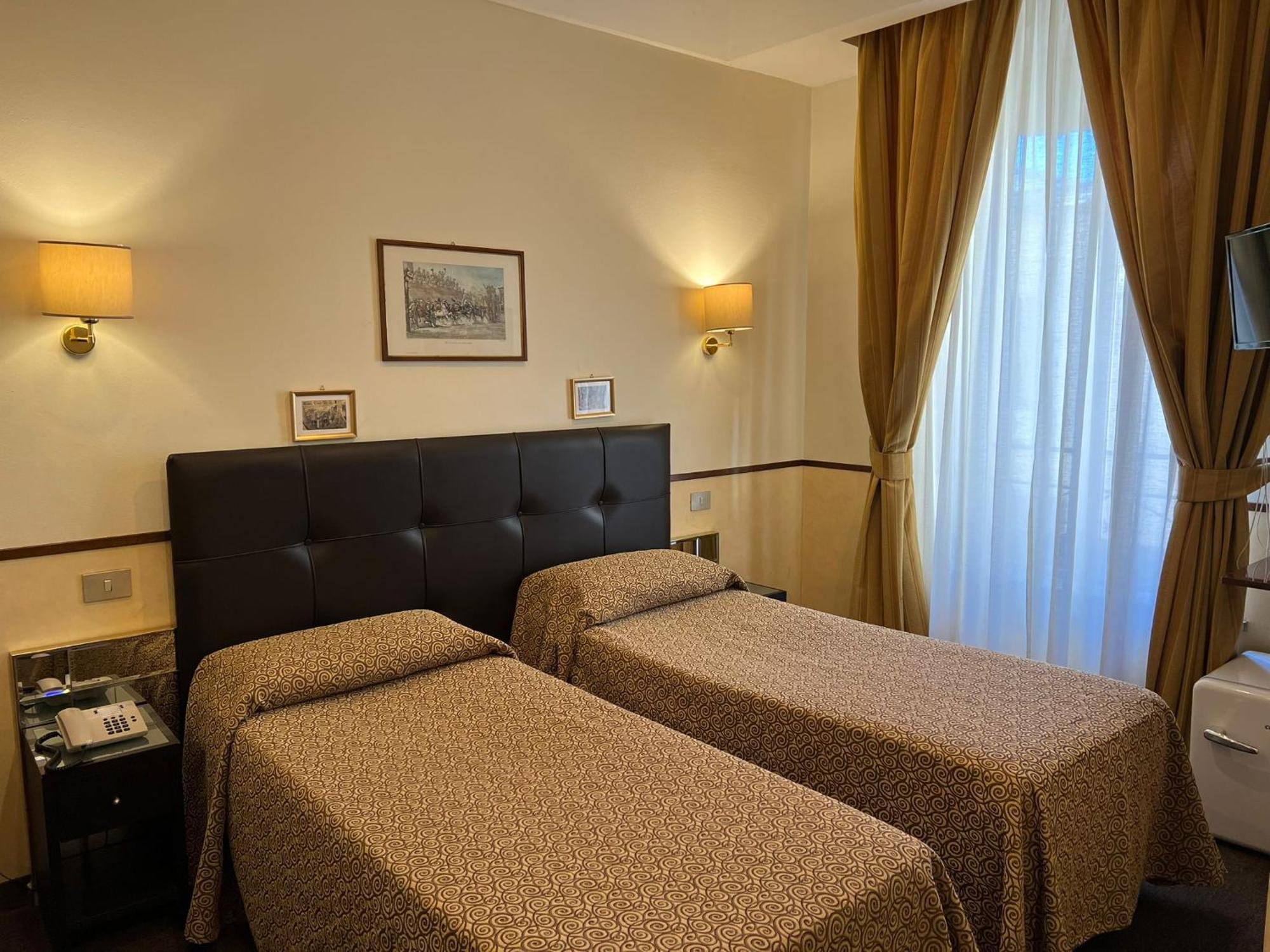 Hotel Garda Roma Esterno foto