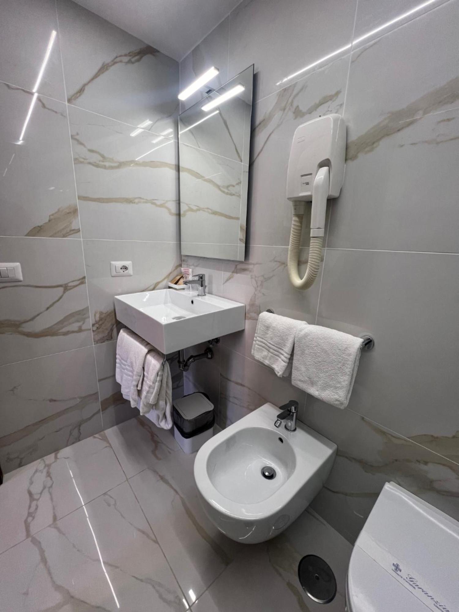 Hotel Garda Roma Esterno foto