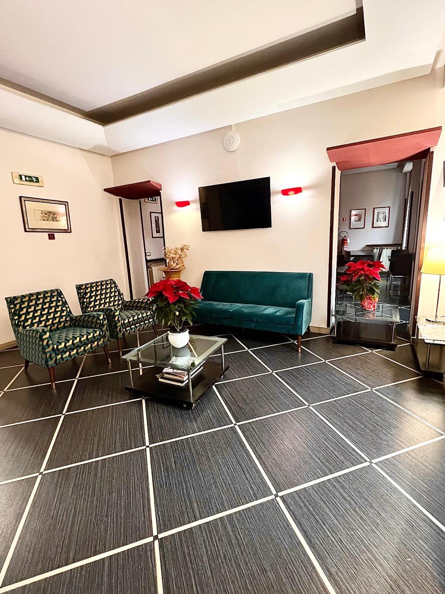 Hotel Garda Roma Esterno foto