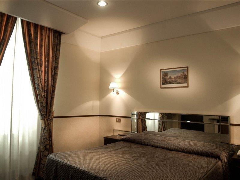 Hotel Garda Roma Esterno foto