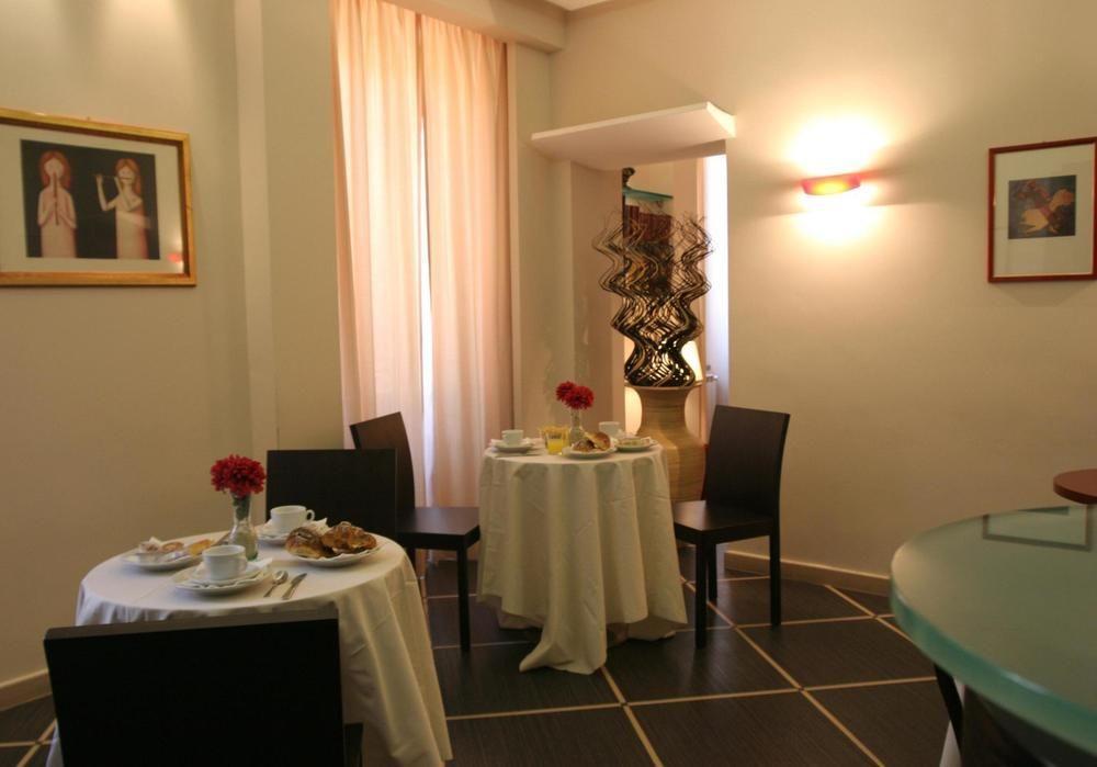 Hotel Garda Roma Esterno foto