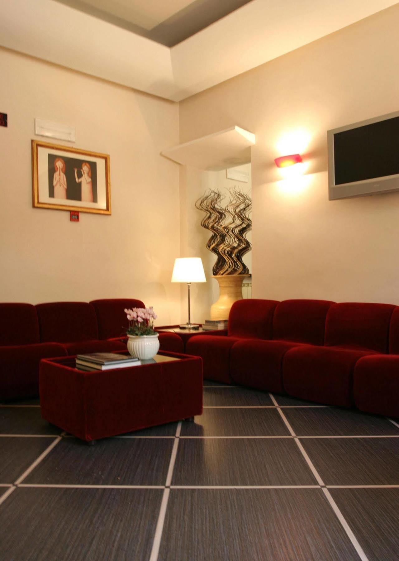 Hotel Garda Roma Esterno foto