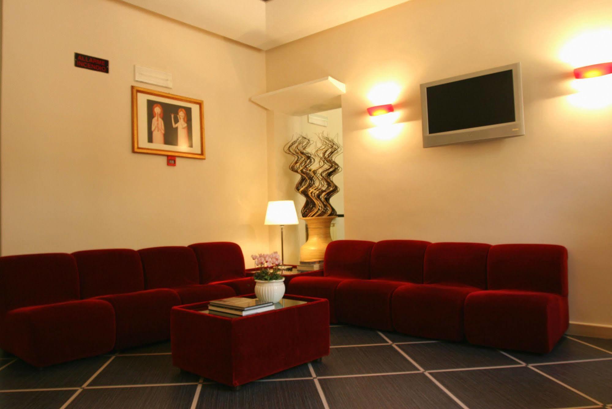 Hotel Garda Roma Esterno foto