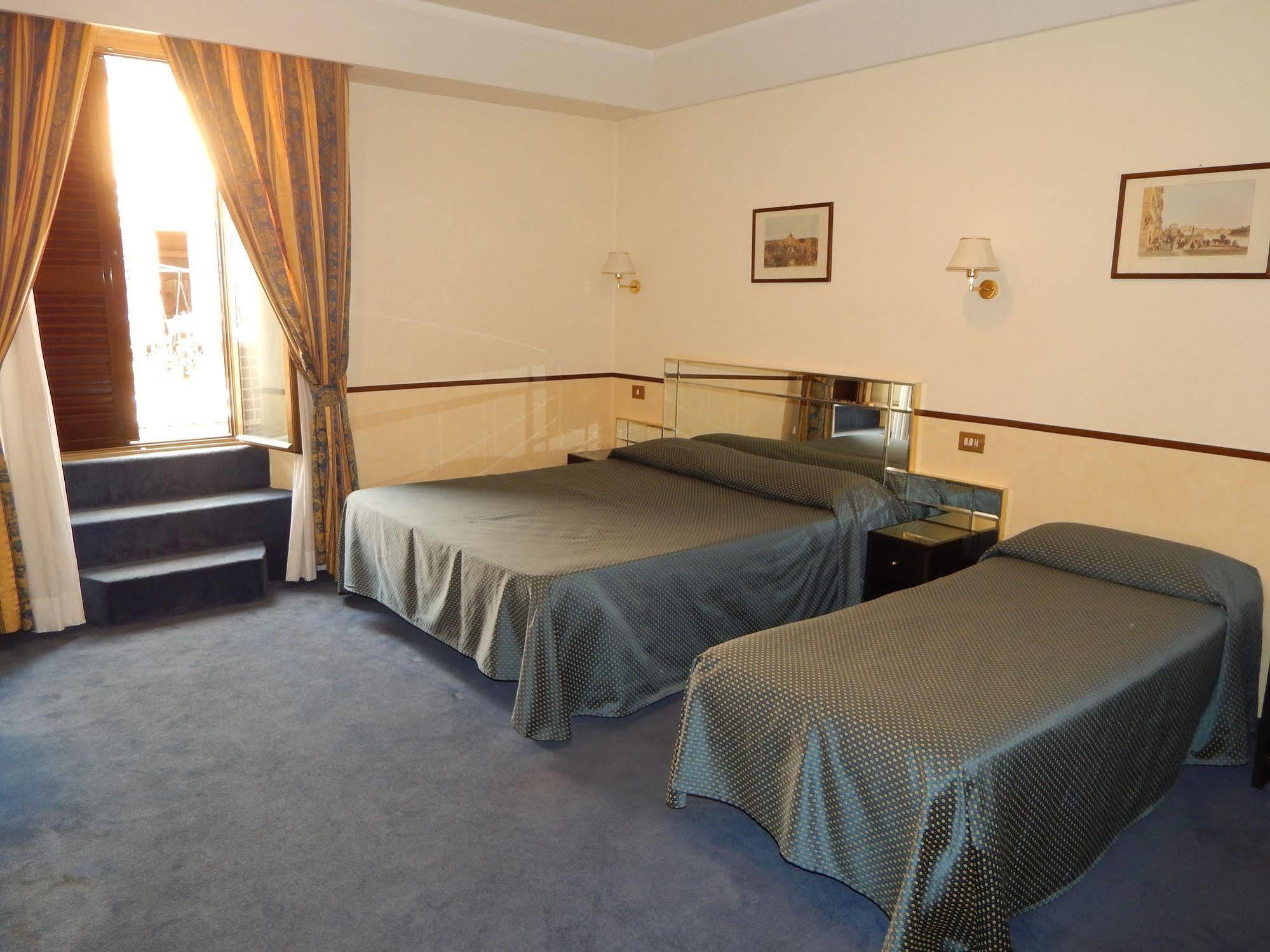 Hotel Garda Roma Esterno foto