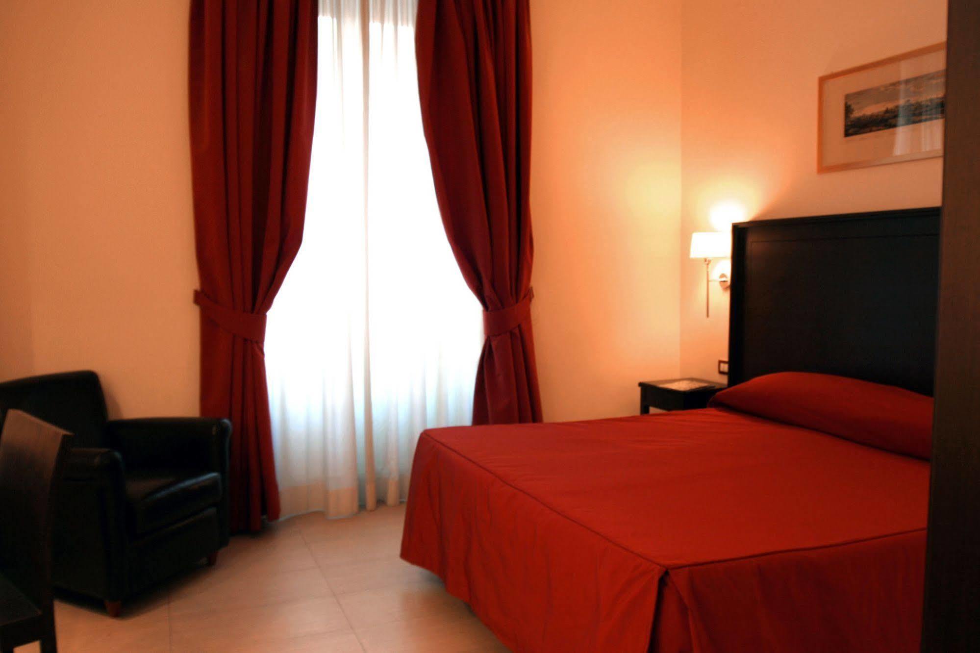 Hotel Garda Roma Esterno foto