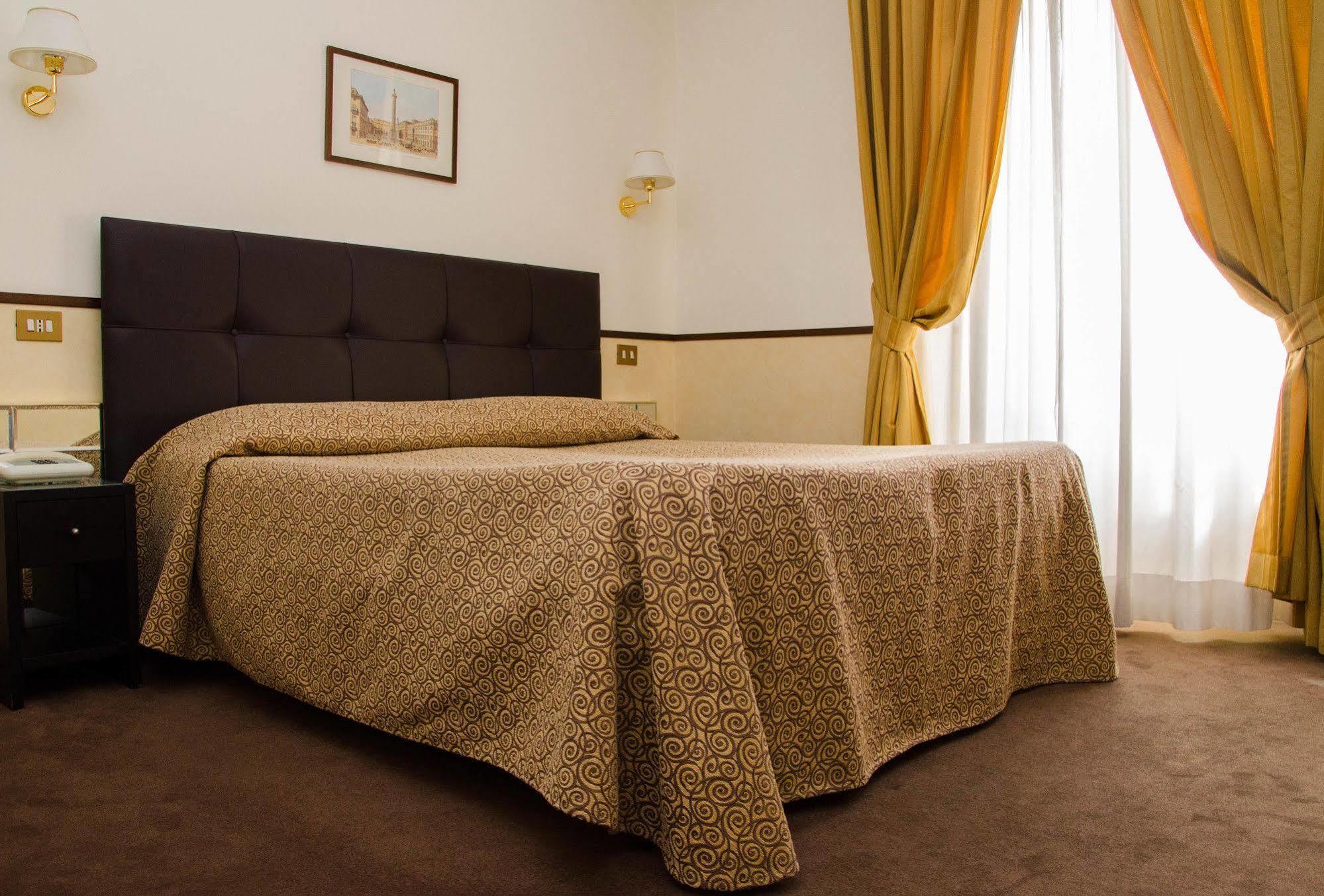 Hotel Garda Roma Esterno foto